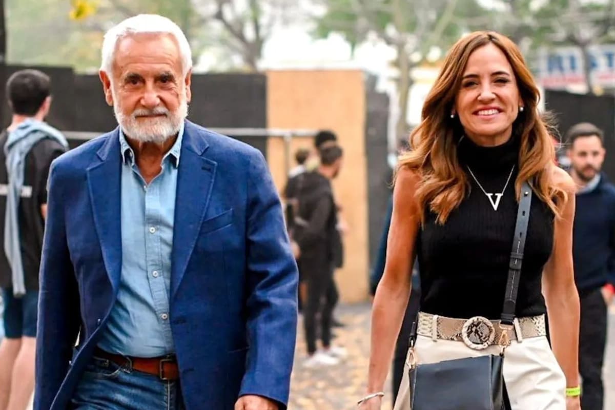 El exsecretario de medios de los Kirchner, Enrique "Pepe" Albistur, junto a su pareja y diputada de Unión por la Patria (UxP), Victoria Tolosa Paz