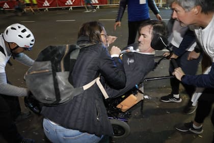 El exsenador, en la largada de la media maratón, temprano en la mañana