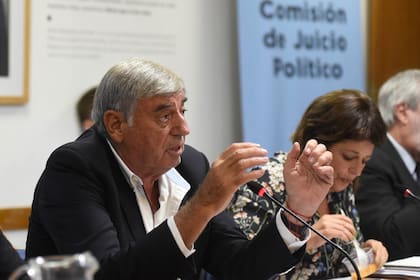 El exsenador Mario Cimadevilla, en la Comisión de Juicio Político de la Cámara baja