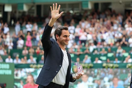 El extenista suizo Roger Federer, diez veces campeón en el ATP de Halle, fue homenajeado en el certamen alemán