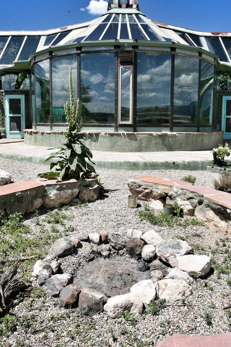 El exterior de Phoenix Earthship