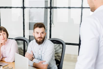 El extranjero que quiera trabajar en EE.UU. debe presentar al empleador evidencia de su identidad y autorización de empleo