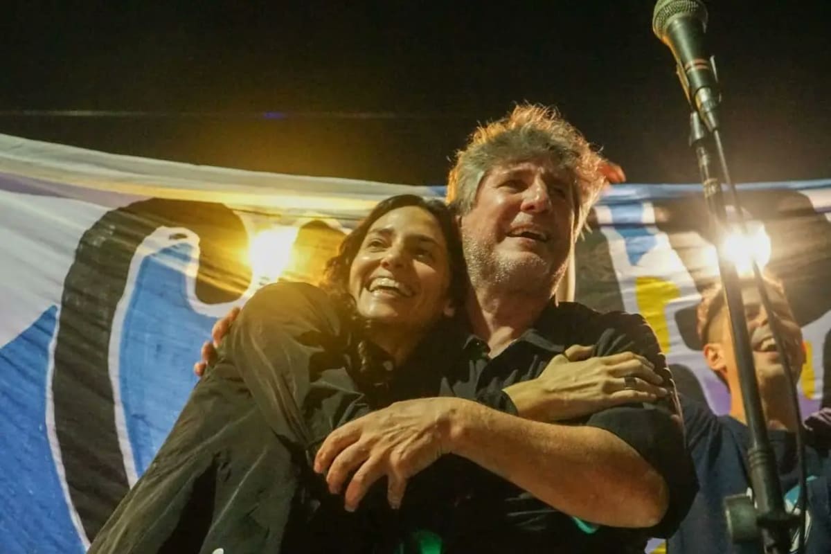 El exvicepresidente Amado Boudou, junto a la diputada nacional Paula Penacca, en un acto político