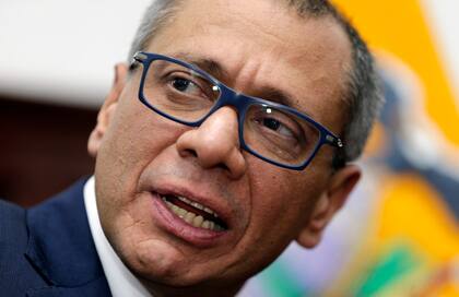 El exvicepresidente de Ecuador Jorge Glas habla durante una entrevista en su oficina en Quito, Ecuador, en 2017. (Foto AP/Dolores Ochoa, Archivo)