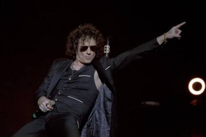 El exvocalista de Héroes del silencio habla de una maquiavélica estrategia de las potencias para dominar a los países independientes