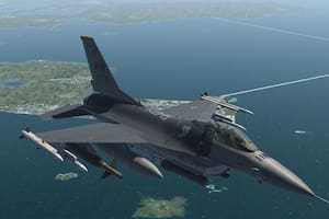 El F-16 comenzó a operar en 1978 y llegará a la Argentina con equipamiento militar de Estados Unidos