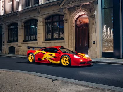 El F1 GTR de 1996 incorporó extensiones en los extremos delantero y trasero de la carrocería, un divisor frontal más agresivo y diferentes modificaciones para aumentar la carga aerodinámica (foto RM Sotheby´s)