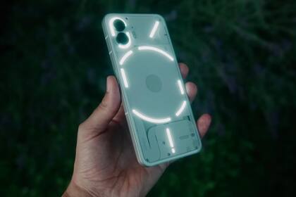 El fabricante de celulares Nothing anunció una app que permite chatear con usuarios de iPhone en iMessage sin que la plataforma los diferencie, algo que sería crucial para mejorar su presencia en Estados Unidos; iMessage es una de las herramientas que usa Apple para fidelizar usuarios