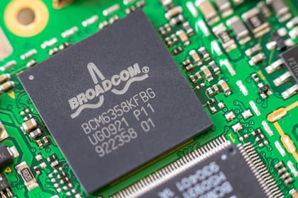 El fabricante de chips Broadcom ya vale más de un billón de dólares, gracias al impulso que le da chips que se usan para inteligencia artificial