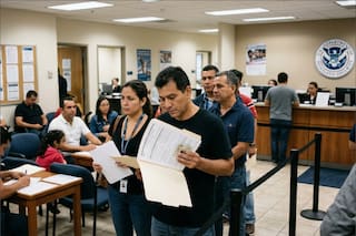 Qué cambia para venezolanos tras el fallo que obliga al Uscis a mover casos congelados