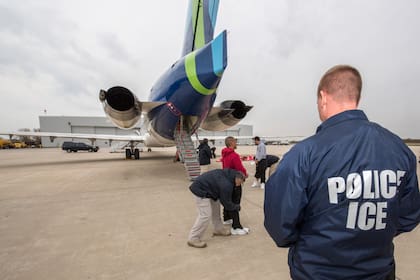 El fallo obliga al ICE a notificar al migrante el país de destino tras su deportación si no se trata de su nación de origen