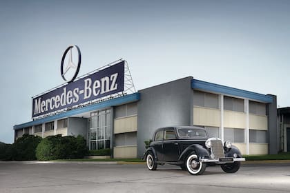 El famoso Hormiga Negra, primer Mercedes-Benz montado en Argentina.