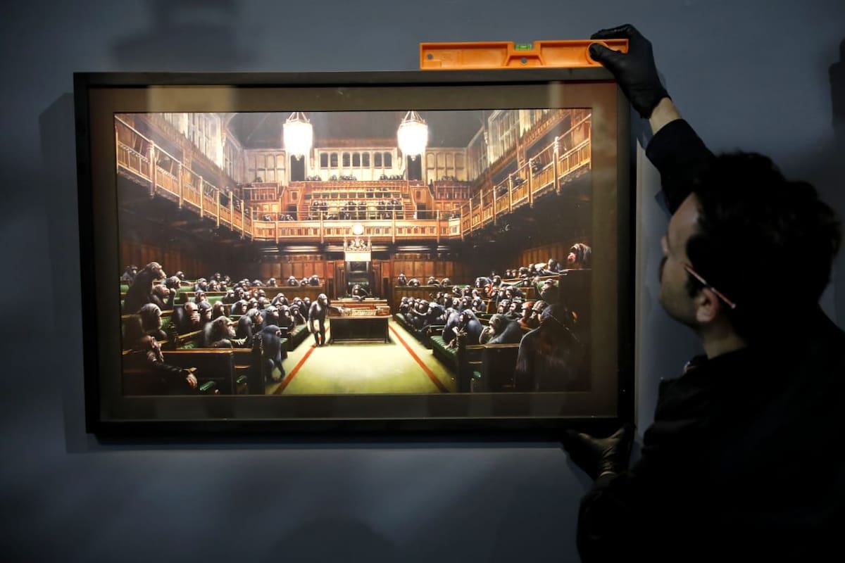 El famoso parlamento de simios de Banksy que se subastó por más de US$12 millones
