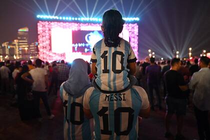El Fan Fest en Doha abrió sus puertas el sábado y los argentinos estuvieron entre los más ruidosos