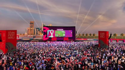 El Fan Festival, que es organizado por la FIFA, reúne en lugares al aire libre a los hinchas para que puedan ver los partidos en pantallas gigantes