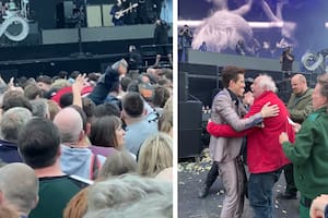 El fanático de The Killers llegó al escenario e interrumpió el show