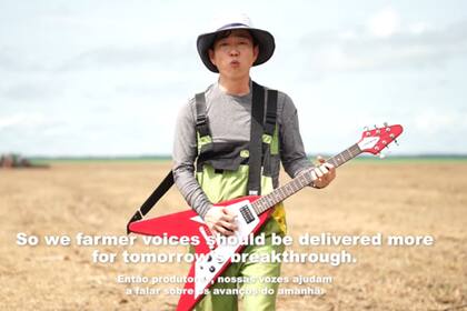 El “fanatismo” de Tokumoto por la siembra directa lo llevó a componer “Las granjas sin labranza son el futuro”, disponible en YouTube