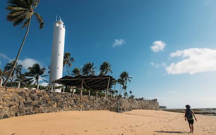 El faro de Praia do Forte en el nordeste brasileño