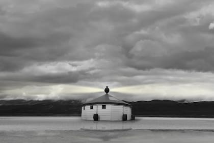 El faro en Atlántico Sur, video de la artista Matilde Marín exhibido en una sección sobre el paisaje