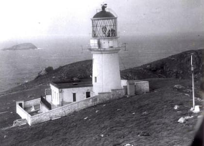 El faro requirió la presencia de guardiantes desde su inauguración en 1900 y hasta 1971