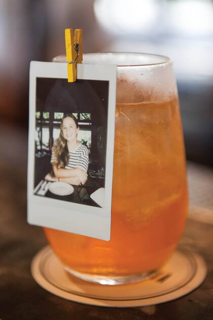 El favorito de La Fernetería: “Sonrisas de Polaroid”, con gin, Aperol, espumante y toques cítricos.