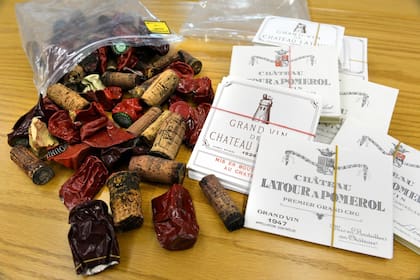 El FBI encontró corchos, cápsulas y etiquetas que Rudy empleaba para vestir las botellas de sus creaciones