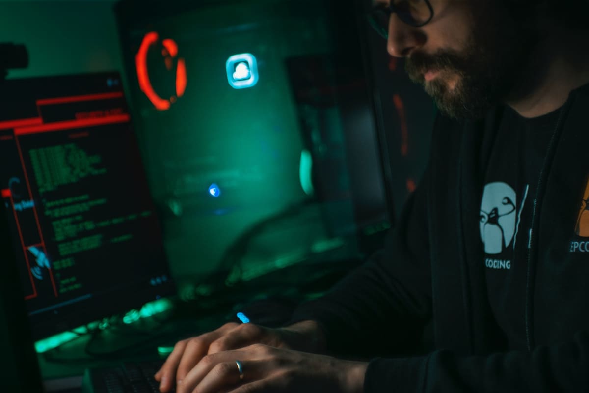 El FBI se unió con autoridades de otros países para lograr ingresar en la red del grupo Hive, dedicado al secuestro de sistemas informáticos