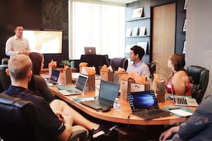 El feedback también puede entenderse como crítica constructiva o retroalimentación (Foto ilustrativa: Unplash)