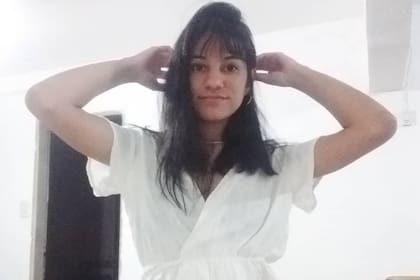 La joven de 25 años recibió tres disparos dentro de su casa en Concordia.