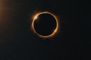 El fenómeno anular, conocido como anillo de fuego, solo será visible parcialmente en el extremo sur del país debido a la alineación de la Luna en apogeo
