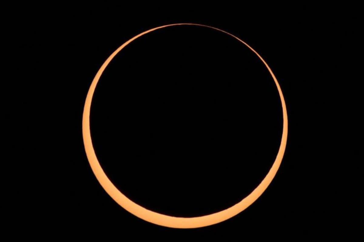 El fenómeno del anillo de fuego ocurre por la posición de la Luna en su apogeo orbital