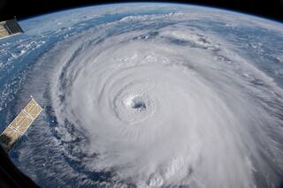 Florence se degradó a categoría 2, pero todavía es considerado muy peligroso