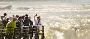 Cierran por tiempo indeterminado la Garganta del Diablo por una drástica crecida del río