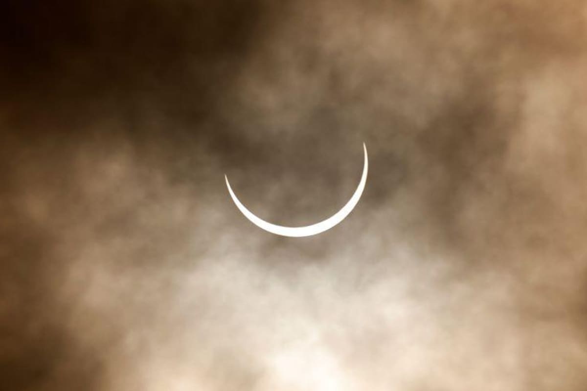 El fenómeno, que solo se observa una o dos veces al año, atravesó el continente africano y luego pudo ser visto en China y la India