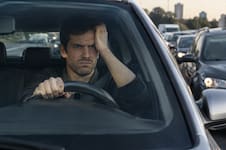 Qué es el tránsito fantasma, el fenómeno que genera atascos sin accidentes ni carriles cortados