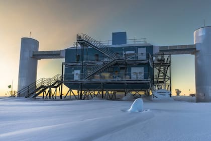 El fenómeno se pudo comprobar a través del Observatorio de Neutrinos IceCube: un telescopio gigante ubicado bajo el hielo de la Antártida