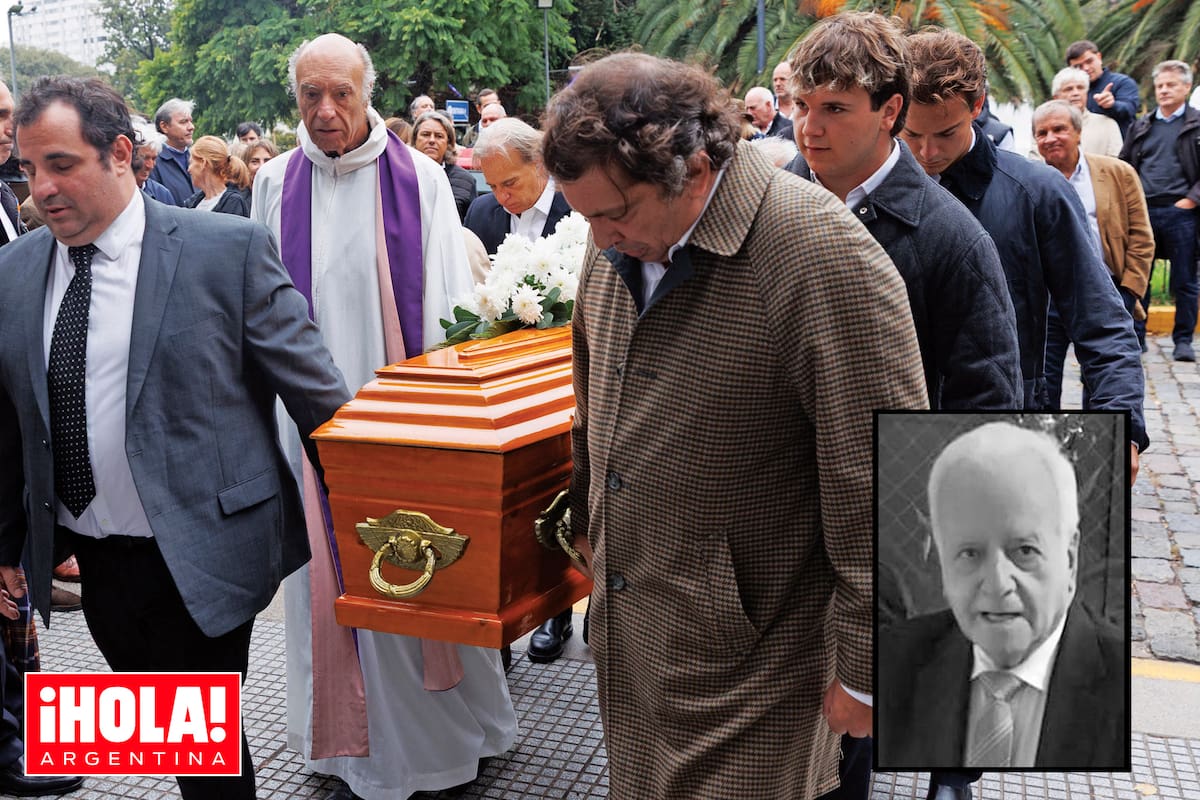 El féretro lo cargan sus hijos y sus nietos. A la izquierda, Juan Blaquier (fruto de su segundo y último matrimonio, con Margarita Southam) y César Blaquier; también se ve al sacerdote Carlos Barreiro, que ofició el responso. Del lado derecho, Luciano Abellone (hijo de Margarita) y dos nietos de César, Rufino y Diógenes Blaquier