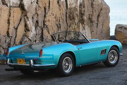 El Ferrari 250 GT SWB California Spider de 1962 fue subastado por más de US$18 millones