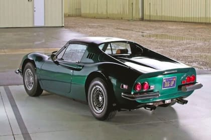 El Ferrari Dino encontrado bajo tierra tras su restauración