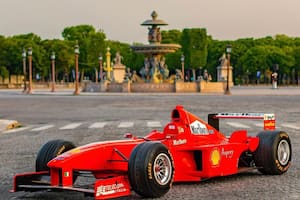 El Ferrari F300 que condujo Michael Schumacher en cuatro triunfos en la F1 fue vendido en Monterey, California