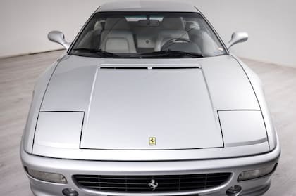 El Ferrari F355 plateada de Jean Alesi Alesi fue robado el mismo día que el auto de Berger. Todavía se desconoce su paradero