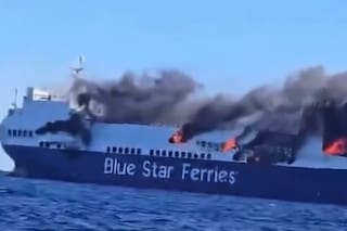 Evacuaron a 29 personas por el incendio de un ferry en Grecia