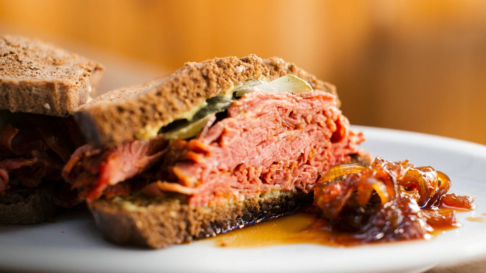 El festejado sándwich de pastrami de La Crespo.