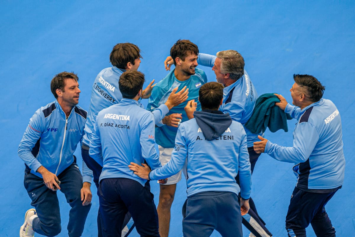 El festejo argentino en la Copa Davis tras vencer 3-2 a Noruega, de visitante; Navone ganó el quinto y último punto para el equipo que tuvo a Frana como capitán por primera vez