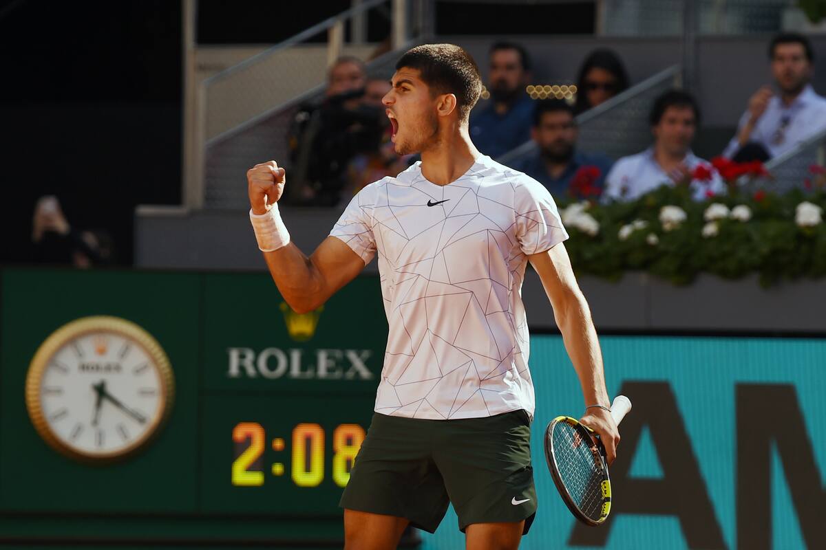 El festejo de Alcaraz durante el partido ante Nadal
