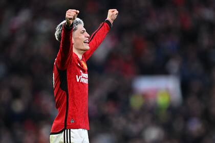 El festejo de Alejandro Garnacho en la victoria de Manchester United vs. Liverpool, por la FA Cup