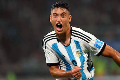 El festejo de Alejo Véliz, la cara llena de gol en el debut de la selección argentina en el Mundial Sub 20; fue el 1-1 parcial ante Uzbekistán