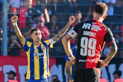 El festejo de Ángel Di María tras marcar el 1-0 en el clásico