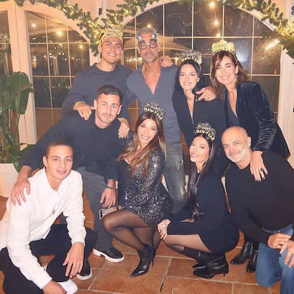 El festejo de Año Nuevo fue en Roma, donde viven, junto a Catherine Fulop, Ova y Tiziana Sabatini, que estuvo junto a su novio, Joaquín Ezcurra