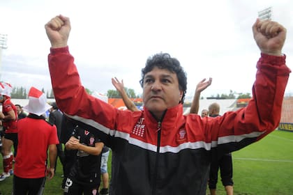 El festejo de Apuzzo con Huracán, una imagen repetida en los últimos meses